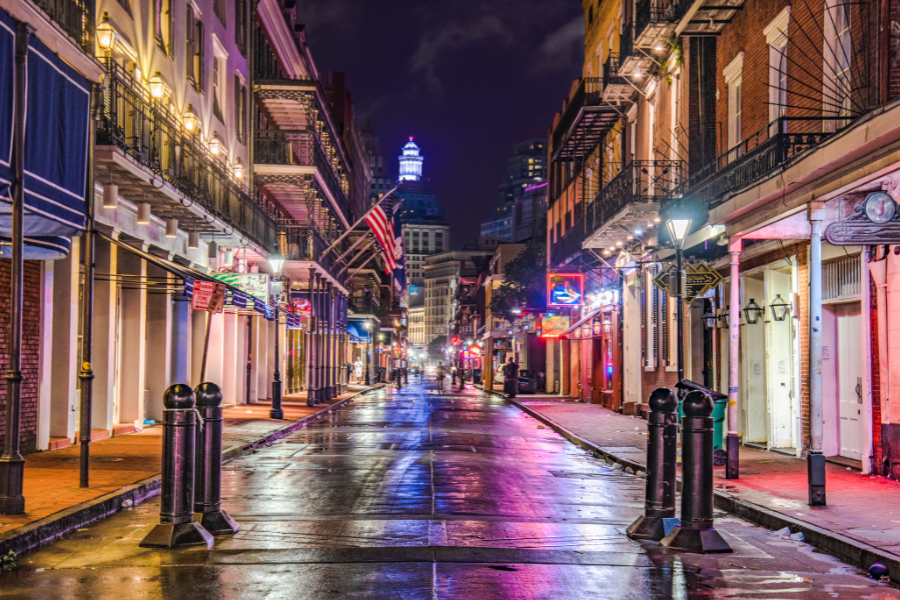 new orleans street at night 